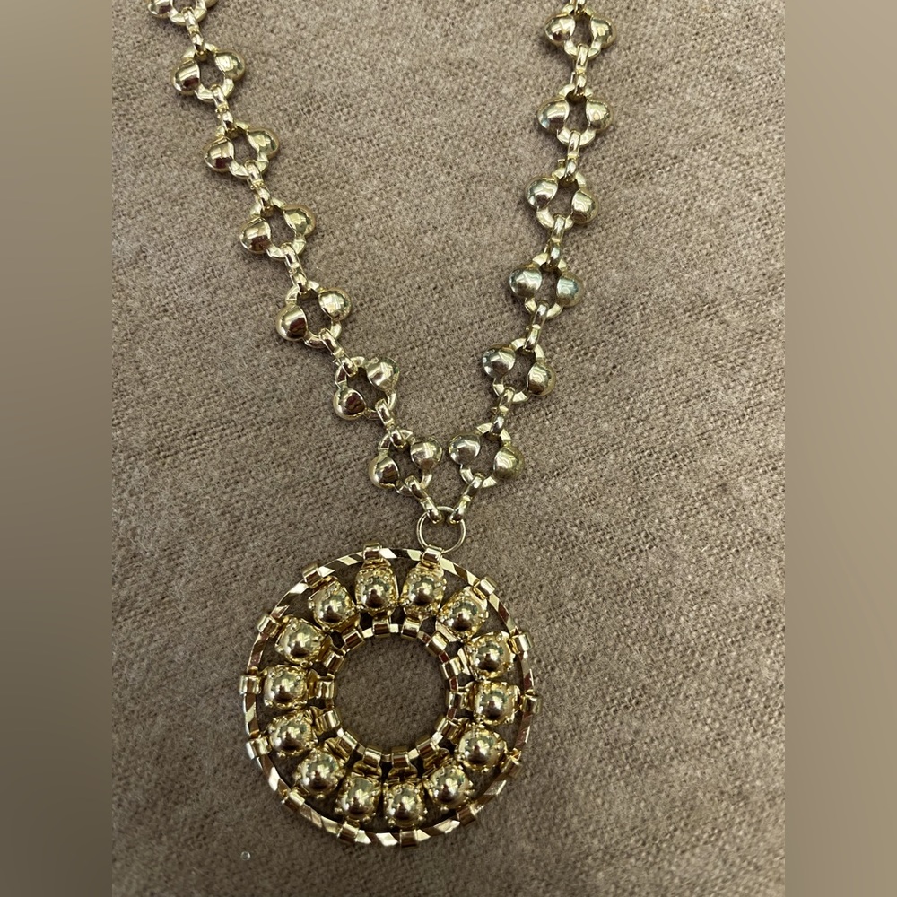 Gold tone sunburst design necklace. Costume/fashion jewelry.